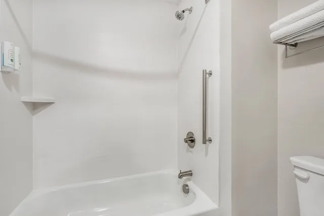 غرفة قياسية بسرير كينج، Quality Inn Midland TX 6/7