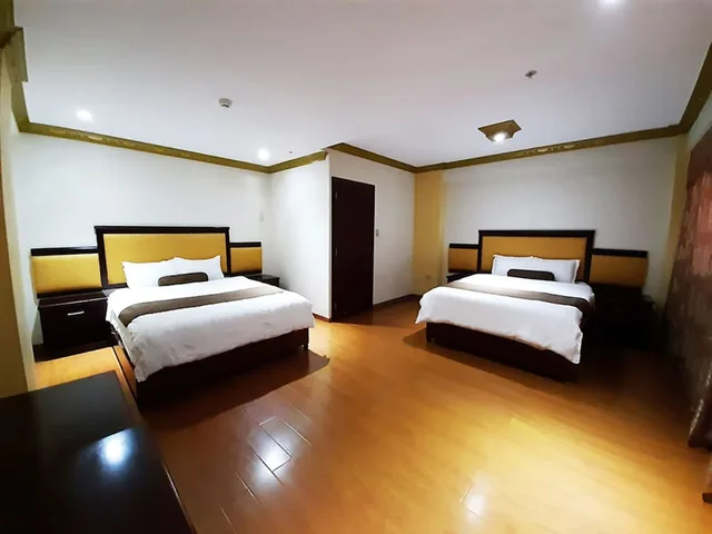 جناح استوديو عائلي بسرير كوين وسريرين مزدوجين، Hotel Swan 1/5