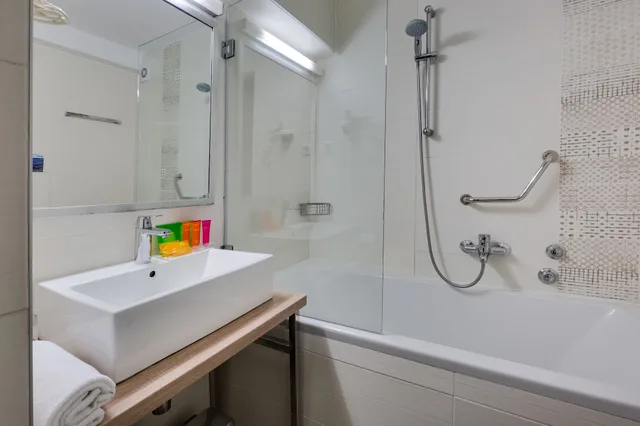 غرفة بريميوم بإطلالة على البحر بشرفة مع سرير سحّاب إضافي، Hotel Pinija 6/9