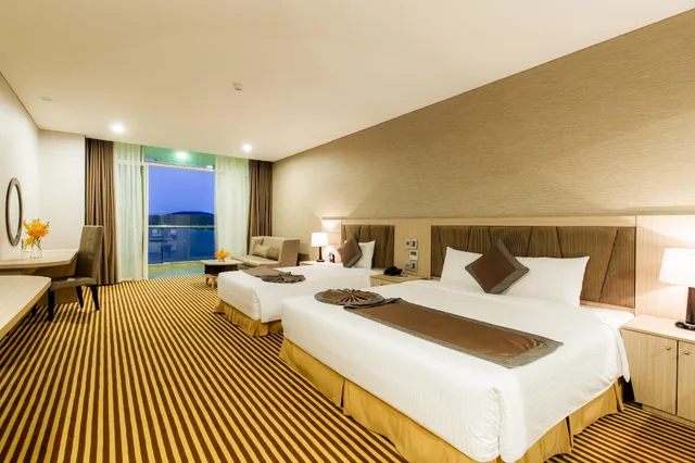 غرفة ديلوكس عائلية ثلاثية بسرير كينج وسرير فردي، Muong Thanh Luxury Khanh Hoa Hotel 1/3