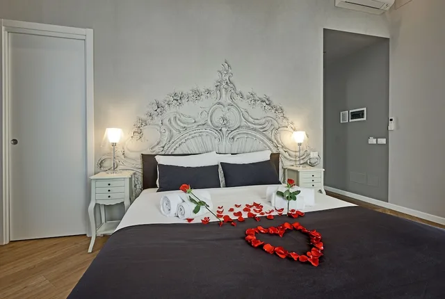 جناح بسرير كوين بحوض جاكوزي، Ara Suite 2/5