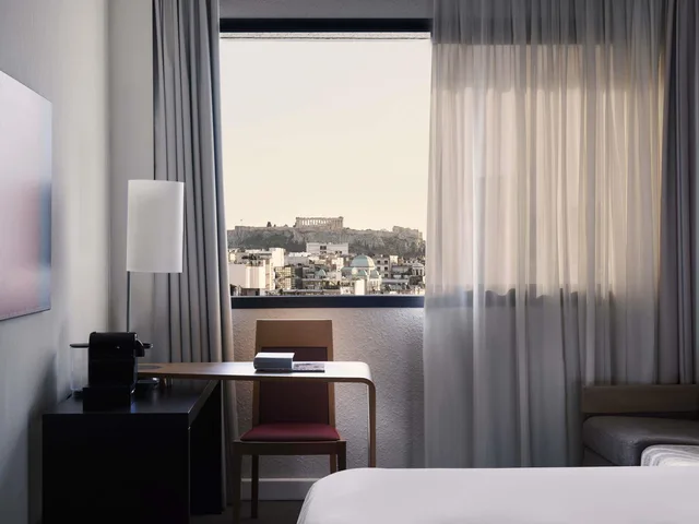 غرفة تنفيذية عائلية بسرير مزدوج مع أريكة، Novotel Athenes 8/10