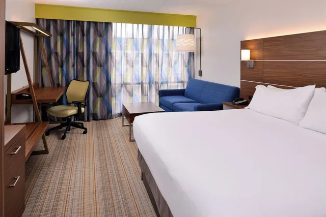 غرفة قياسية بسرير كوين لذوي الإعاقة، Holiday Inn Express Springfield 1/8