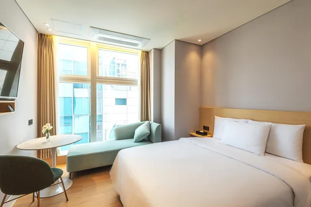 Deluxe, Double Bed, Lateral Side Sea View، The Marine View Hotel 2/10