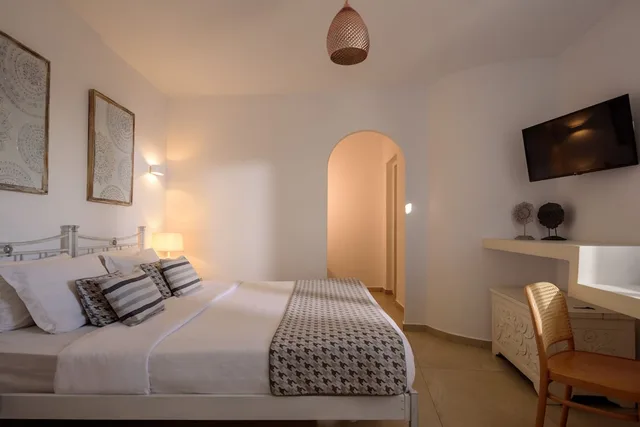 Superior, Apartment, Outdoor Jetted Tub، Kamares Apartments 3/5