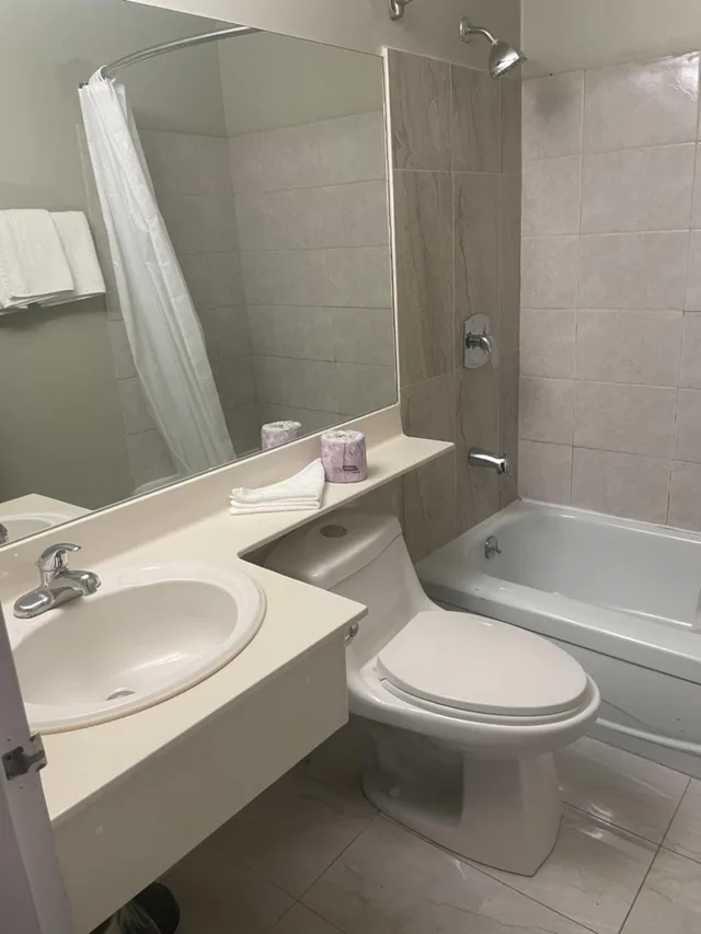 استوديو بسرير كوين، Niagara Lodge Suites 8/9