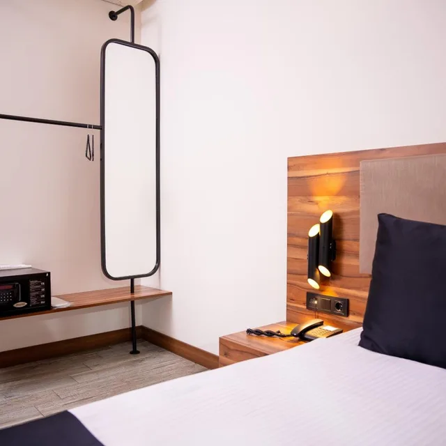 Room, King Bed, Balcony, Mari Suites Hotel 3/7