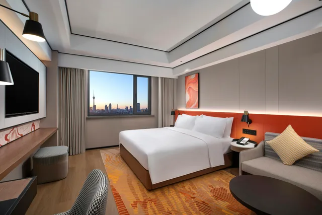 غرفة بسرير كينج في طابق مرتفع، Hilton Garden Inn Tianjin Five Great Avenues 2/2