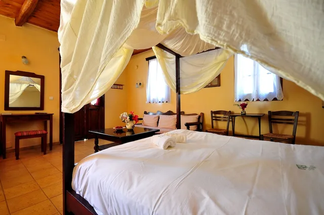 Deluxe, Elia Traditional Hotel & Spa 2/3
