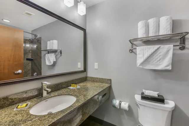 غرفة قياسية بسريرين كوين، Best Western Plus Williston Hotel & Suites 9/10