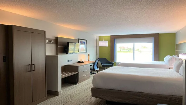 Suite, Queen Bed, Sofa, Holiday Inn Express Suites Somerset Central 3/10