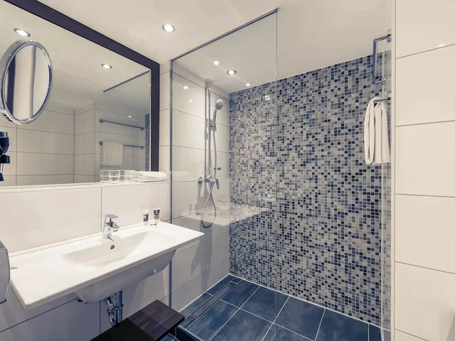 غرفة قياسية بسرير مزدوج مع أريكة، Fuerther Hotel Mercure Nuernberg West 7/8
