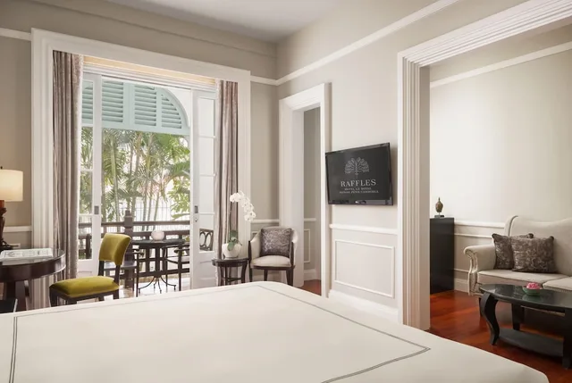 Colonial, Suite, King Bed, Raffles Hotel Le Royal 5/10