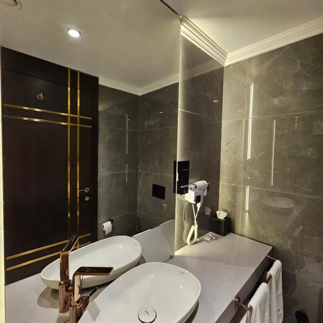 جناح، Asur Imperial Hotel 4/8