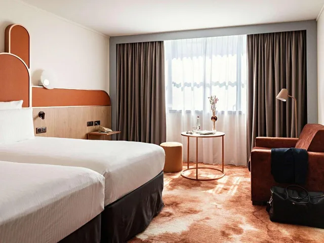 Top, Twin Beds, Sofa، Pullman Paris Centre Bercy 1/3