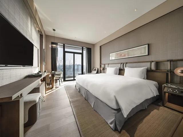 غرفة ديلوكس بسرير كينج بإطلالة على الحديقة، Ocean Spring Resort Chengdu - MGallery Collection 2/3