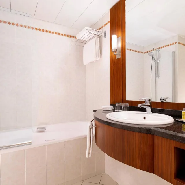 غرفة بسرير كينج بإطلالة على الجبل، Riviera Marriott Hotel La Porte de Monaco 8/8