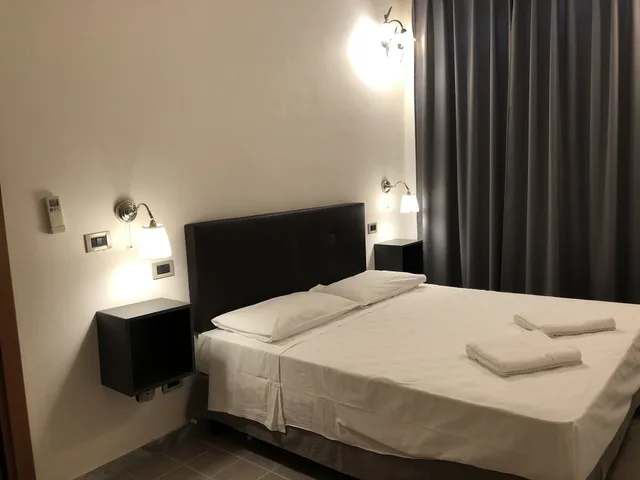 غرفة بسريرين منفصلين بحمام خاص، Hotel Francesco 1/8