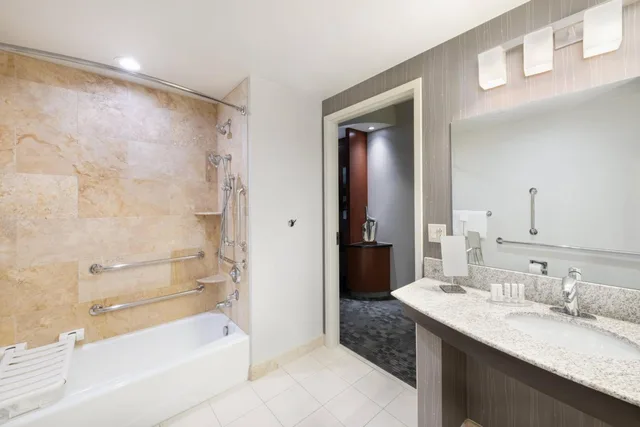 Studio, Sofa, Bathtub, Accessible, Courtyard Pittsburgh Washington Meadow Lands 4/6