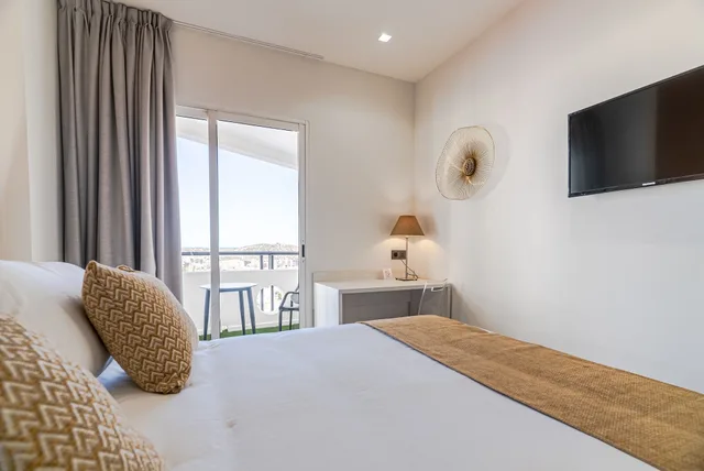 Deluxe, Double Bed, Sea View, Ramada Resort by Wyndham Puerto de Mazarron 2/7