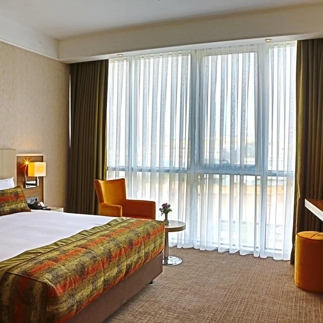 غرفة كبيرة بسرير مزدوج، Hm Commerce Hotel 2/10