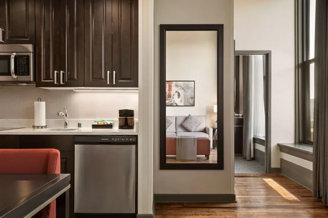 جناح بسرير كينج بغرفة نوم واحدة مع أريكة، Homewood Suites By Hilton Milwaukee-Downtown 10/10