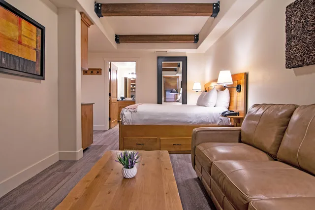 غرفة قياسية بسرير كوين مع أريكة، Newpark Resort & Hotel 4/7