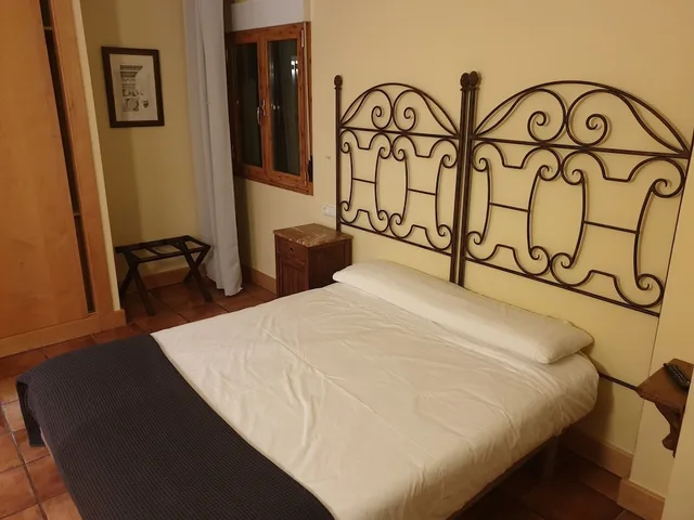 غرفة بسرير مزدوج بإطلالة على الجبل، Hotel Spa Puerta Vadinia 1/4
