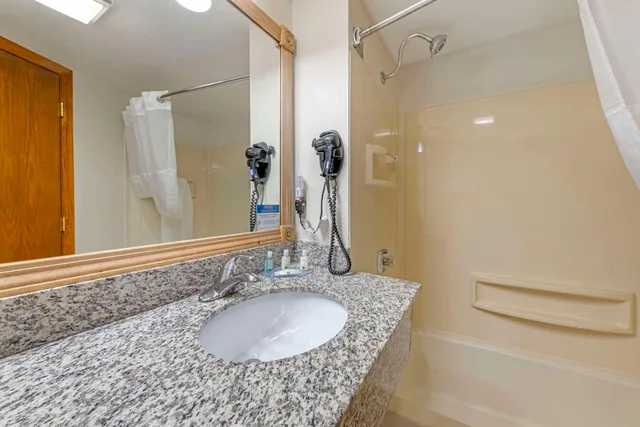 غرفة بسرير كينج، Quality Inn Ashland Lake Superior 5/5