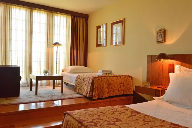 غرفة سوبيريور عائلية ثلاثية بسريرين منفصلين، Pousada Mosteiro De Guimaraes - Monument Hotel 3/4