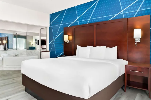 جناح بسرير كينج، Holiday Inn Express & Suites Southfield - Detroit 2/6