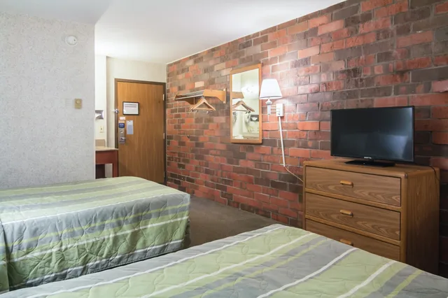 غرفة قياسية بسريرين مزدوجين، Motel6 Madison, WI - East 5/7