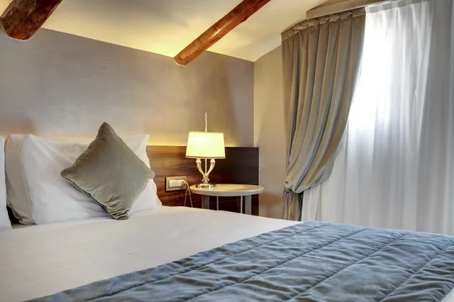 Executive, Suite, King Bed, DONA PALACE 4/8
