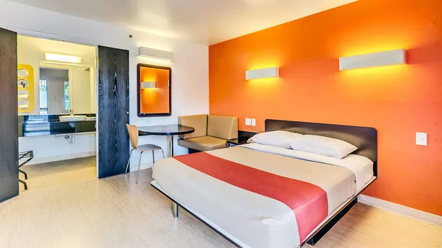 1 Queen Bed - ADA/Tub، Motel6 Linthicum Heights, MD - BWI Airport 2/7