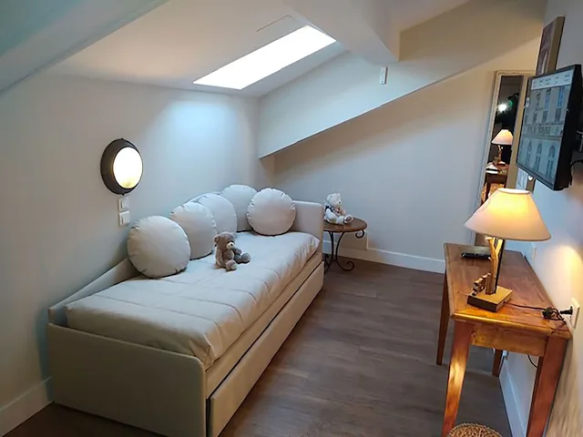 جناح بسرير كينج مع أريكة، Hotel de l Horloge 4/7