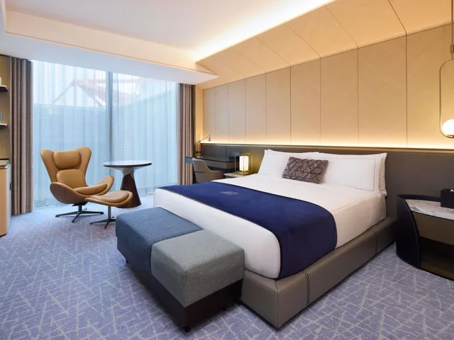 جناح كلاسيكي بسرير كينج وسرير كوين بغرفة نوم واحدة، Fairmont Ambassador Seoul 1/2