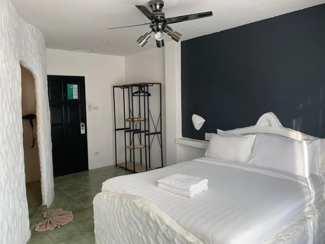 غرفة بسرير مزدوج بشرفة، Harrys Steakhouse & Beach Hotel 2/4