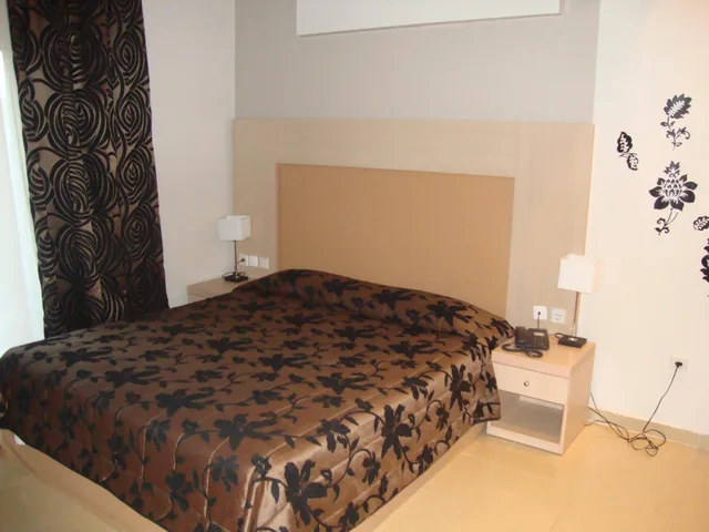 Room, Double Bed, Four Seasons Skg Thessaloniki 8/10