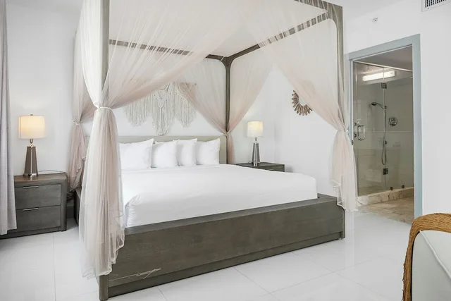 City, Penthouse, King Bed, Sofa، The One50 Hotel 3/8