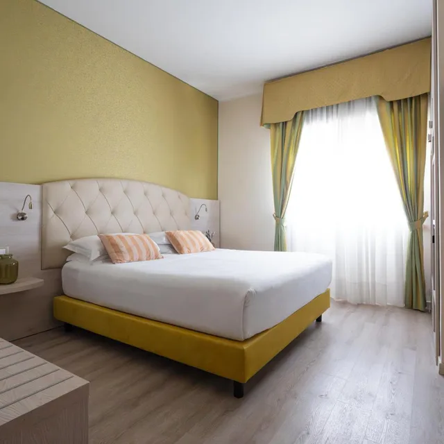 جناح، Castello Hotel 1/8