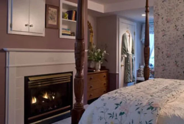 Maple, Sugar, Queen Bed، Deerhill Inn 1/3