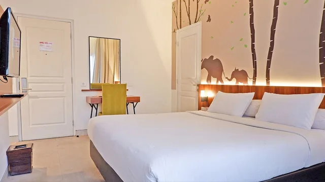 Resort, Deluxe, Queen Bed، Front One Resort Magelang 2/6