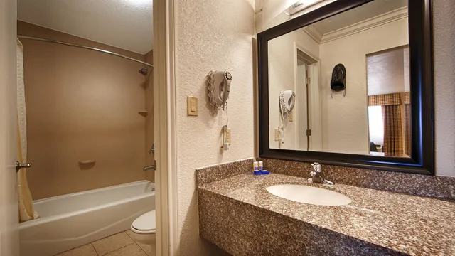غرفة بسريرين كوين، Americas Best Value Inn Kingsville 5/6
