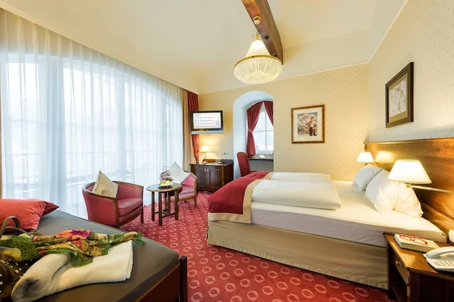 غرفة قياسية ثلاثية بسريرين منفصلين مع أريكة، Hotel Salzburger Hof 4/7
