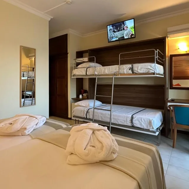 غرفة رباعية بإطلالة على البحر، Avenida Praia 5/10