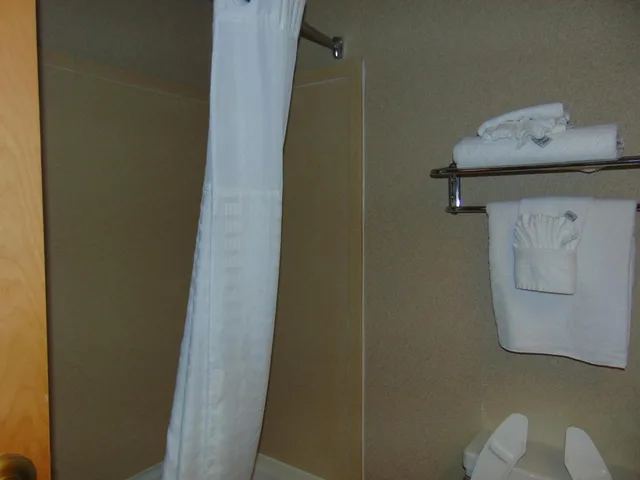 غرفة بسرير كينج بجاكوزي، Econo Lodge Newport Smoky Mountains Gateway 5/9