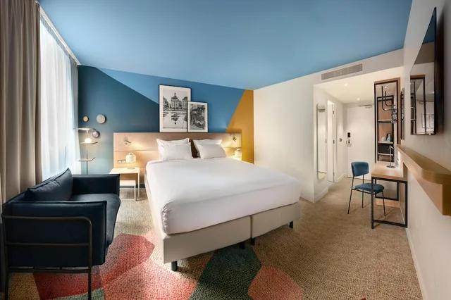 Connecting, King and Twin Beds, Radisson Hotel Bordeaux Saint Jean 3/7