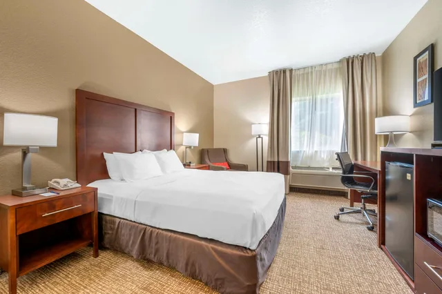 غرفة بسرير كوين، Comfort Inn Fremont, IN 1/4