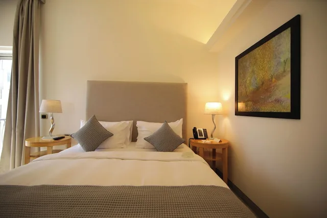 غرفة ديلوكس مفردة بإطلالة جزئية على البحر، Riviera 10/14