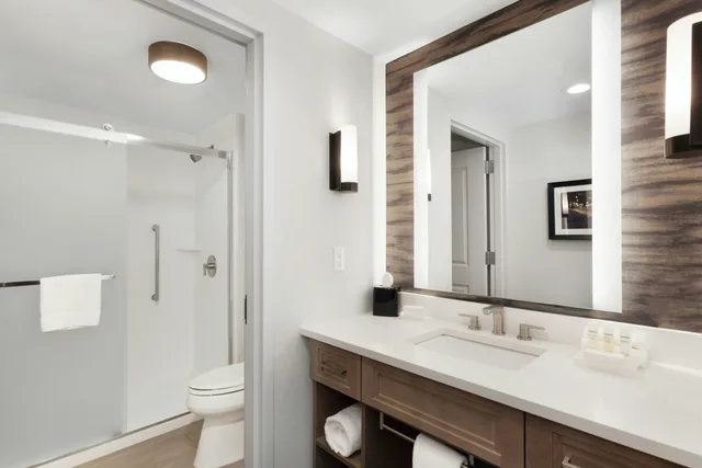 جناح استوديو بسريرين كوين بإطلالة على النهر، Homewood Suites By Hilton Providence Downtown 3/3